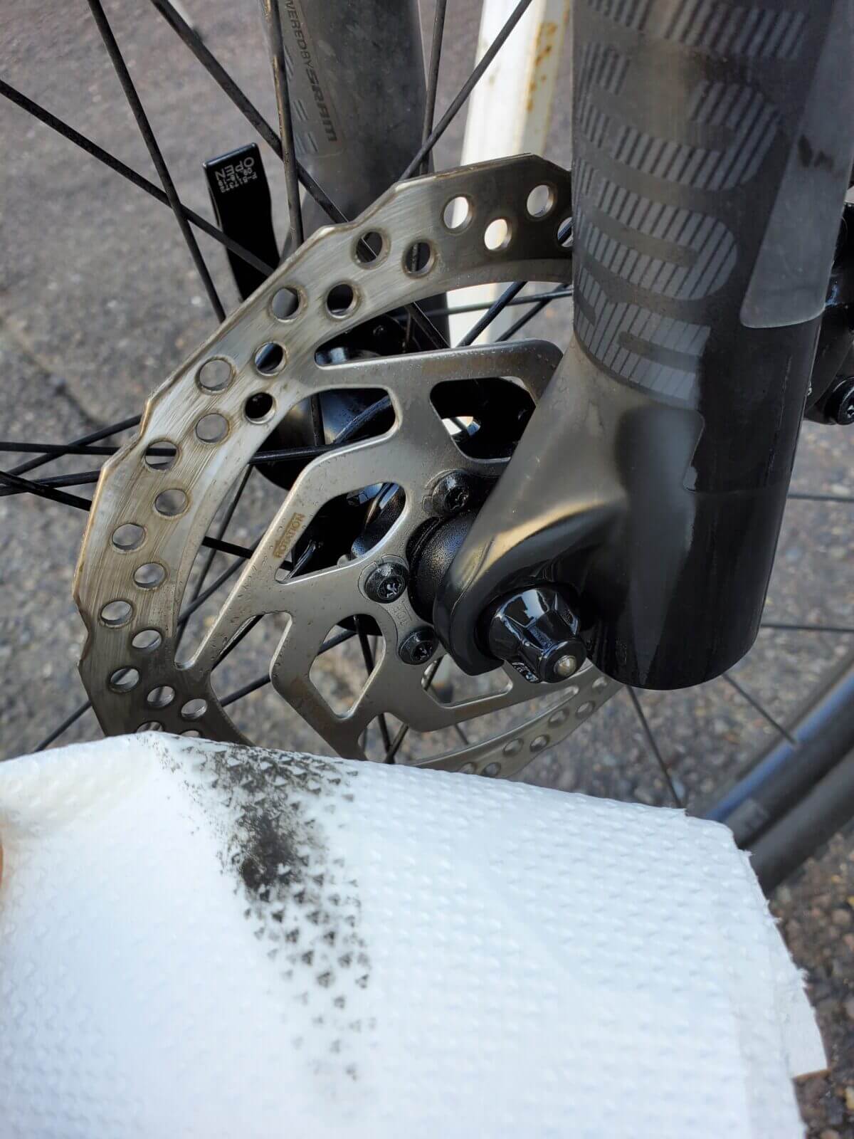 気になる音鳴りに Muc Offディスクブレーキクリーナー Kamihagi Cycle